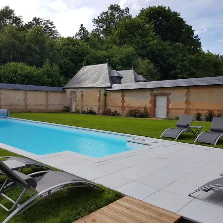 Le Clos Du Quesney Bed & Breakfast *
