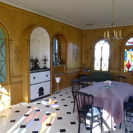Le Clos Du Quesney Bed & Breakfast