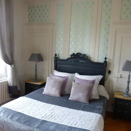 Le Clos Du Quesney Bed & Breakfast *