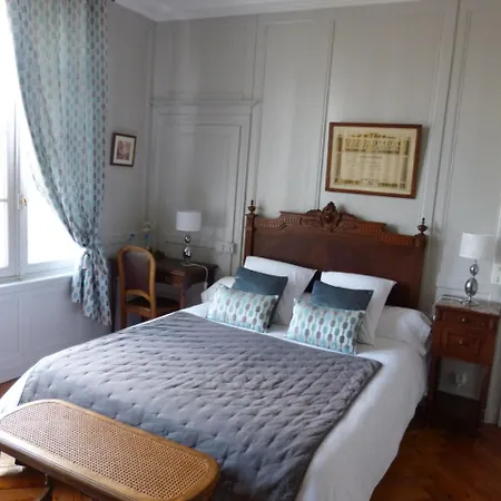 Le Clos Du Quesney Bed & Breakfast