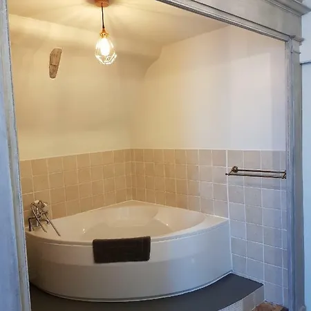 Le Clos Du Quesney Bed & Breakfast *
